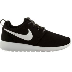 Nike women’s roshe one shoes